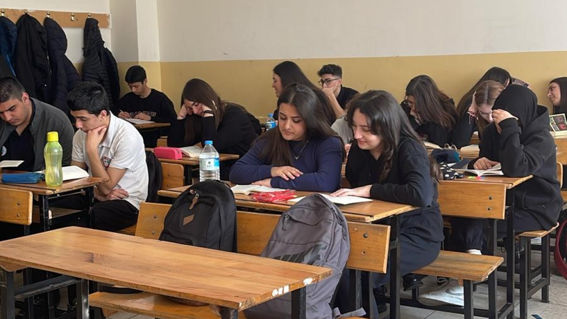 “Ben Okuyorum, İstanbul Okuyor” projesi kapsamında okulumuz öğrencileri ile okuma saati etkinliğimizi gerçekleştirdik.